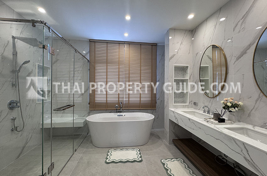 House with Shared Pool in Krung Thep Kritha 